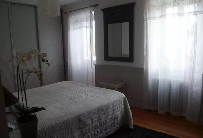 ベッドアンドブレックファースト La Tonnelle Fleurie Chambres D Hôtes