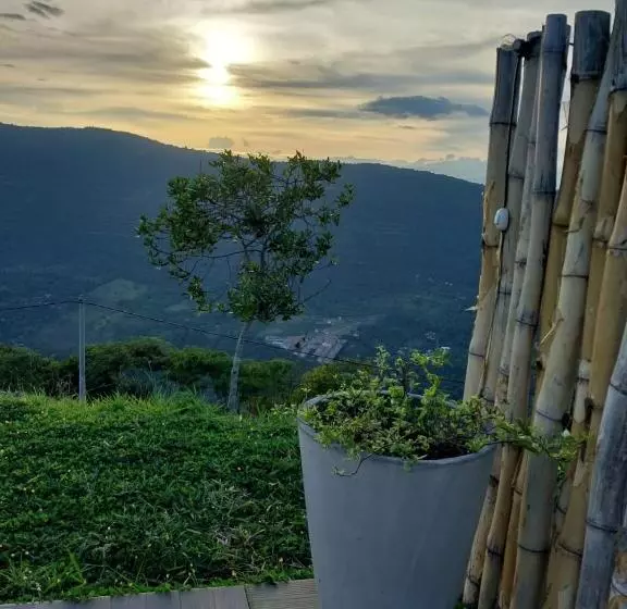 ホテル Glamping Monteverde San Gil