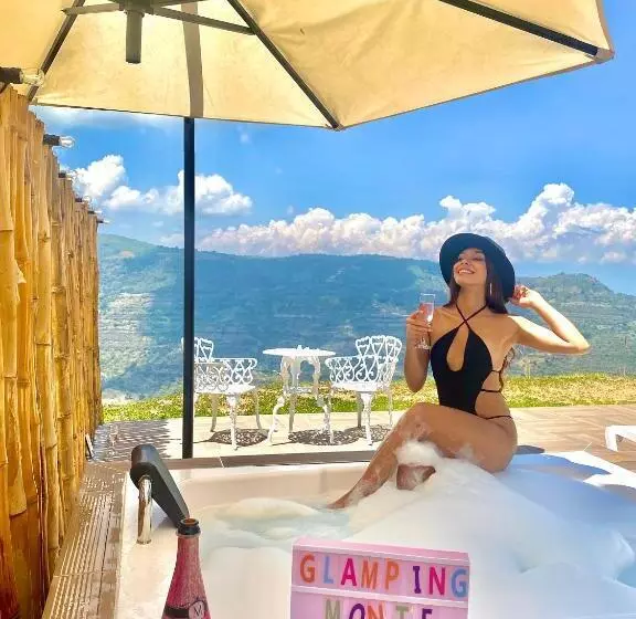 ホテル Glamping Monteverde San Gil