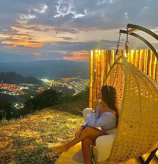 ホテル Glamping Monteverde San Gil