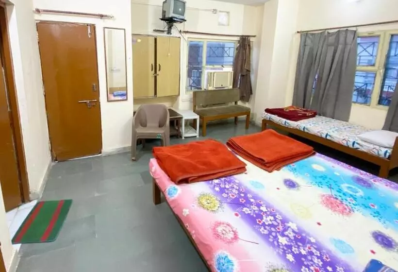 ホテル Pitambra Vishranti Grah