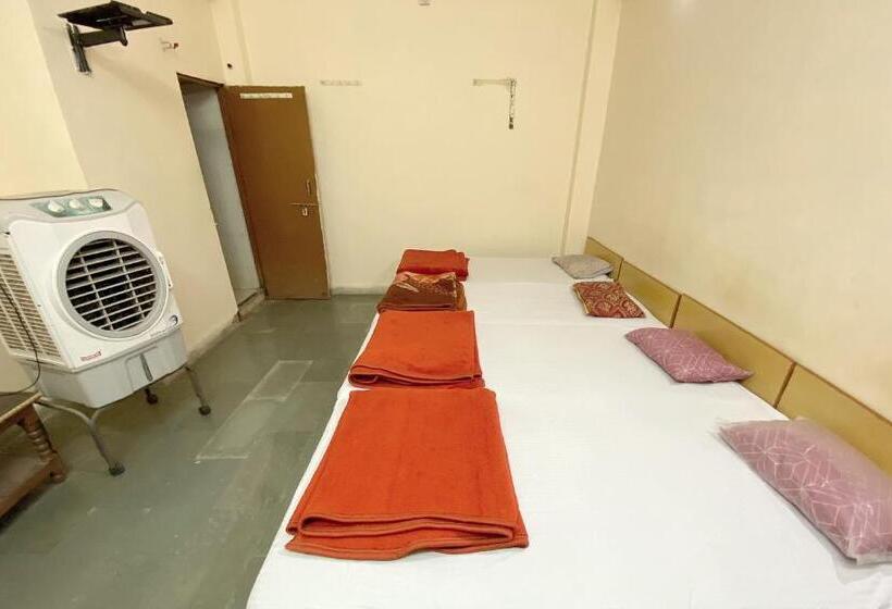 בית מלון כפרי Pitambra Vishranti Grah