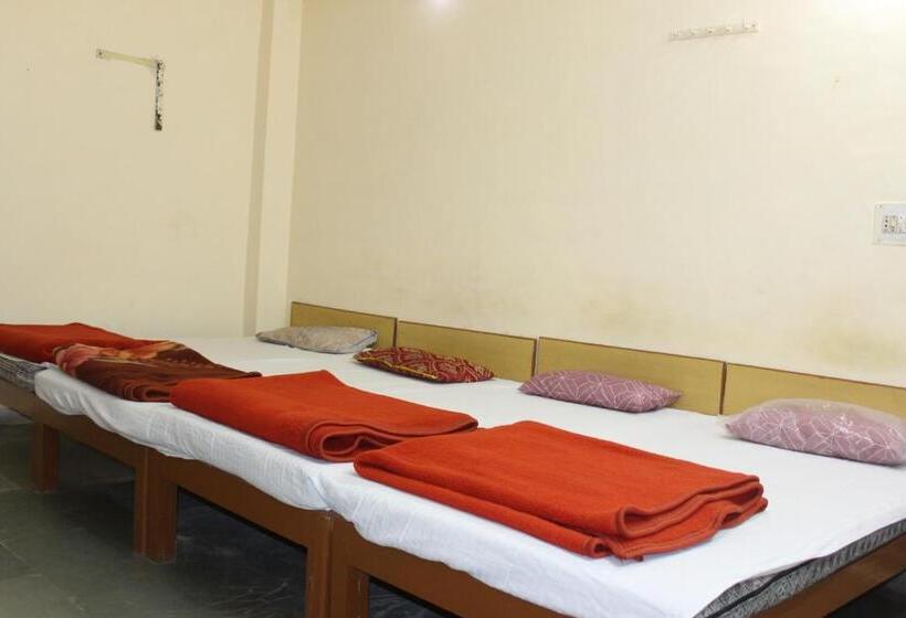 בית מלון כפרי Pitambra Vishranti Grah