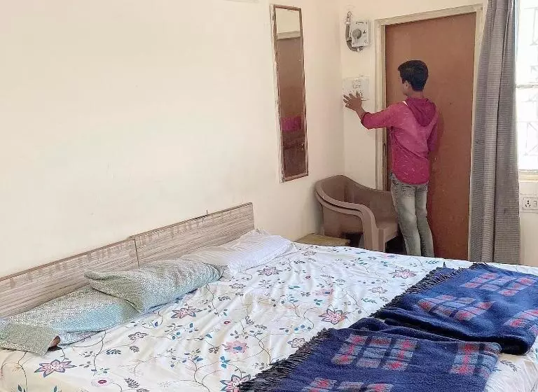 ホテル Pitambra Vishranti Grah