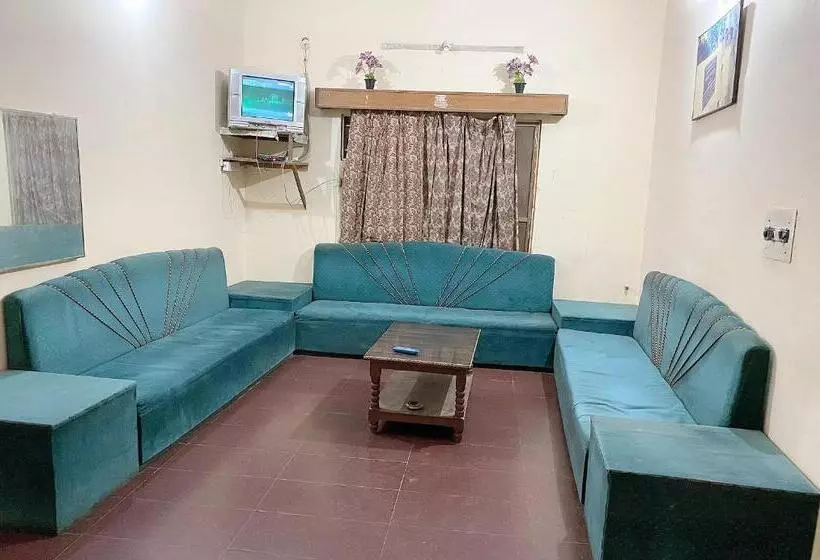 ホテル Pitambra Vishranti Grah