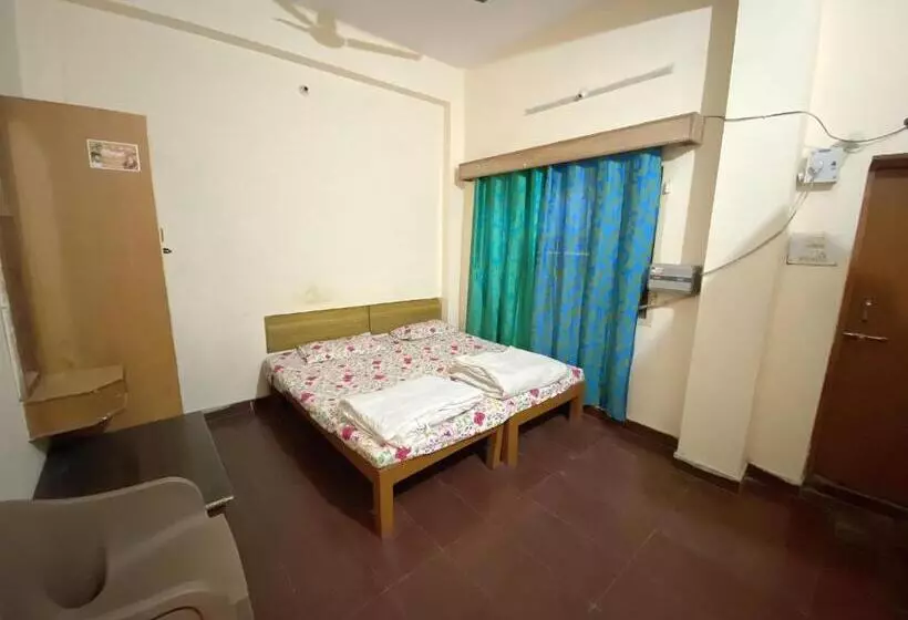 ホテル Pitambra Vishranti Grah