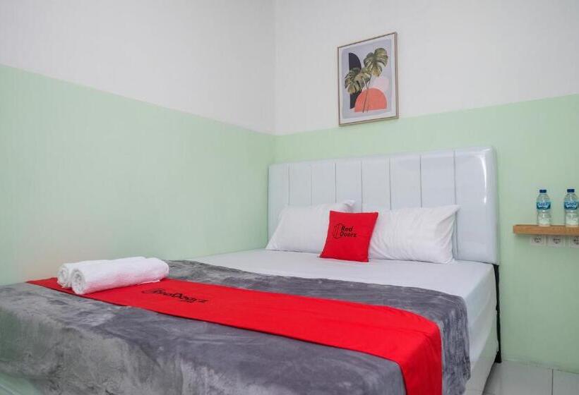 בית מלון כפרי Reddoorz Near Tugu Kartasura