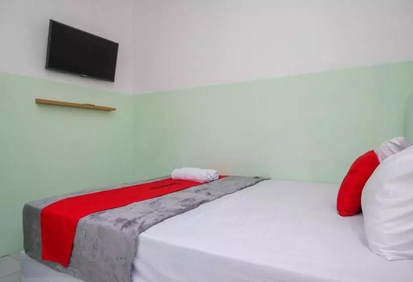 ホテル Reddoorz Near Tugu Kartasura