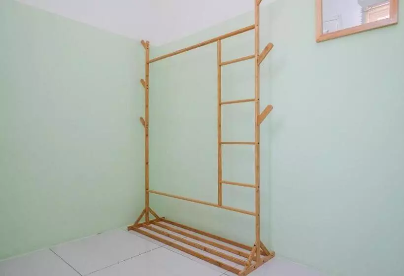 ホテル Reddoorz Near Tugu Kartasura