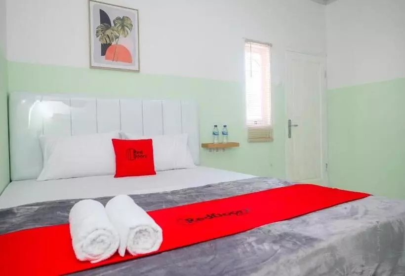 ホテル Reddoorz Near Tugu Kartasura
