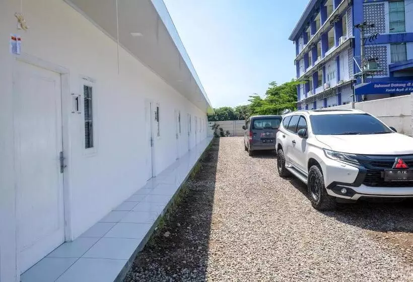 ホテル Reddoorz Near Tugu Kartasura