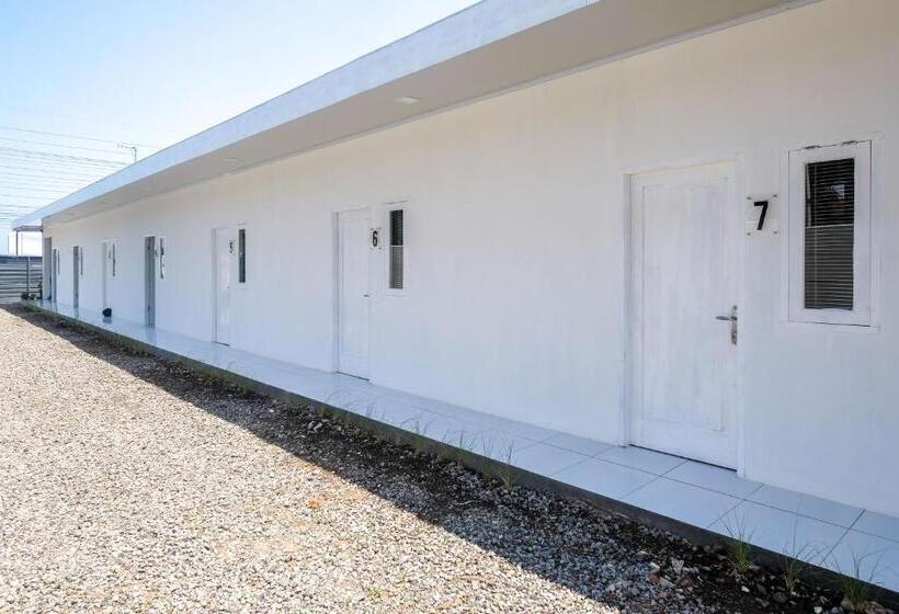 בית מלון כפרי Reddoorz Near Tugu Kartasura