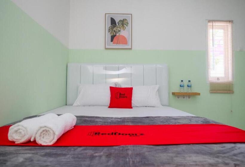 בית מלון כפרי Reddoorz Near Tugu Kartasura