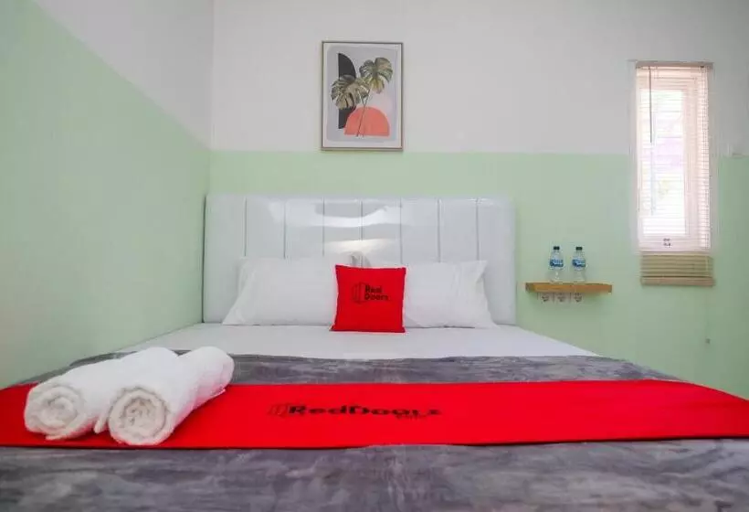 ホテル Reddoorz Near Tugu Kartasura