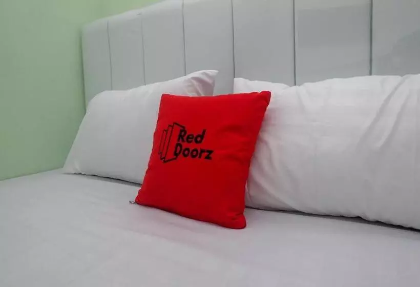 ホテル Reddoorz Near Tugu Kartasura