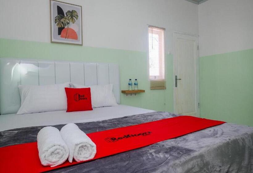 בית מלון כפרי Reddoorz Near Tugu Kartasura