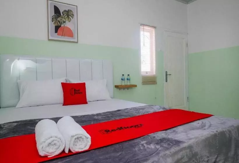 ホテル Reddoorz Near Tugu Kartasura