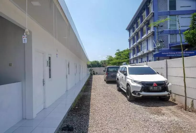 ホテル Reddoorz Near Tugu Kartasura