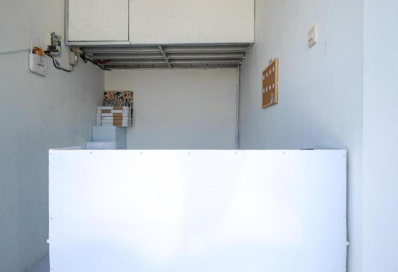 בית מלון כפרי Reddoorz Near Tugu Kartasura