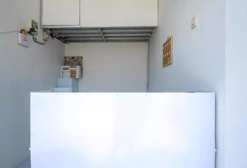 ホテル Reddoorz Near Tugu Kartasura