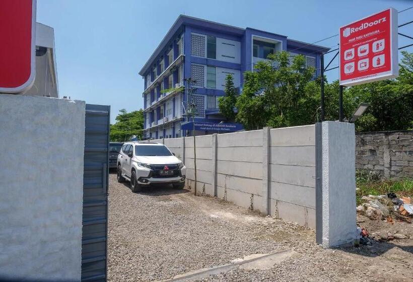 בית מלון כפרי Reddoorz Near Tugu Kartasura