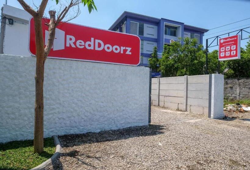 בית מלון כפרי Reddoorz Near Tugu Kartasura