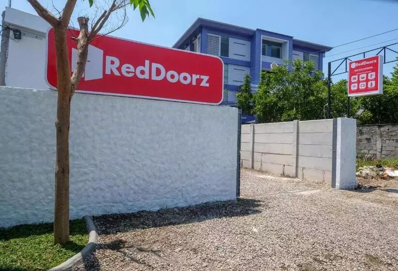 ホテル Reddoorz Near Tugu Kartasura