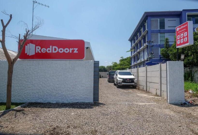 בית מלון כפרי Reddoorz Near Tugu Kartasura