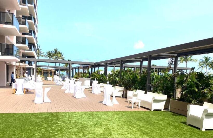 Luxurious Oceanview Apartment   On The Beach   Stay 08 People