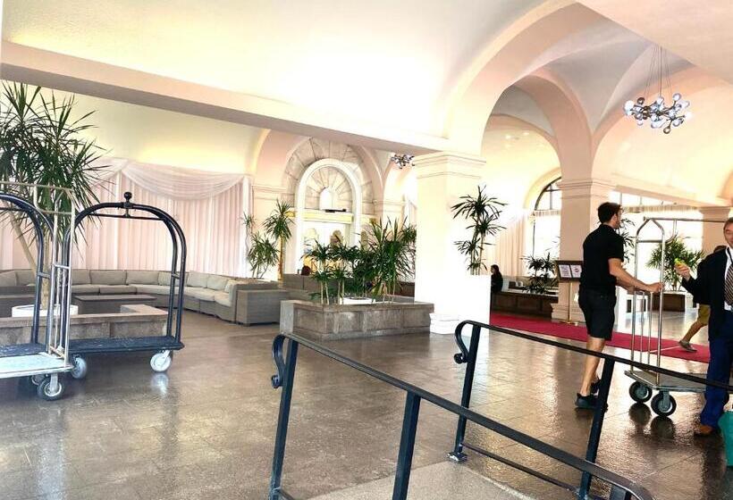 Luxurious Oceanview Apartment   On The Beach   Stay 08 People