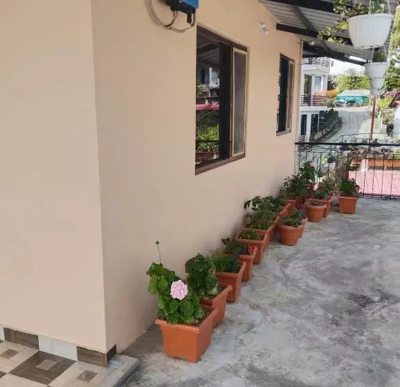 ペンション Parwati Home Stay