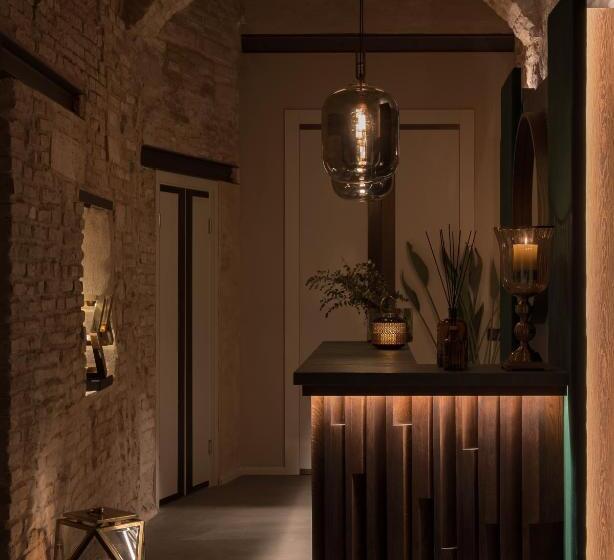 Pension (Hôtel basse catégorie) Times Suites