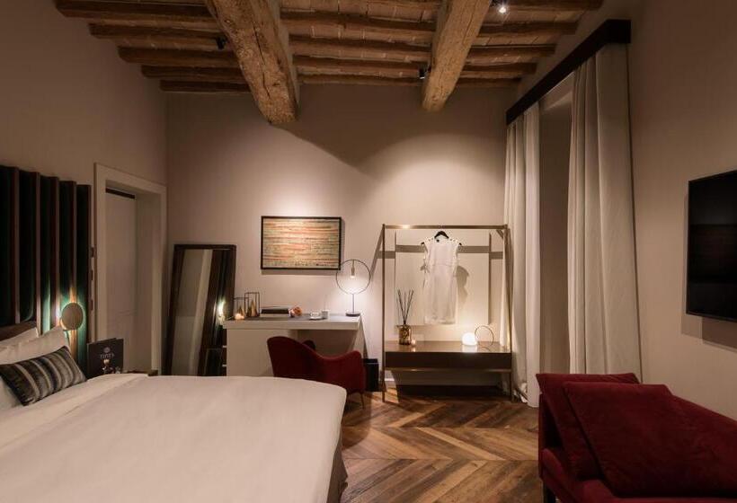 Pension (Hôtel basse catégorie) Times Suites