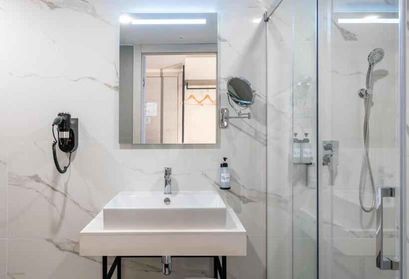 Alavits Hotel By St Hotels