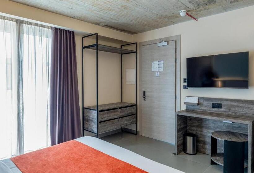 Alavits Hotel By St Hotels