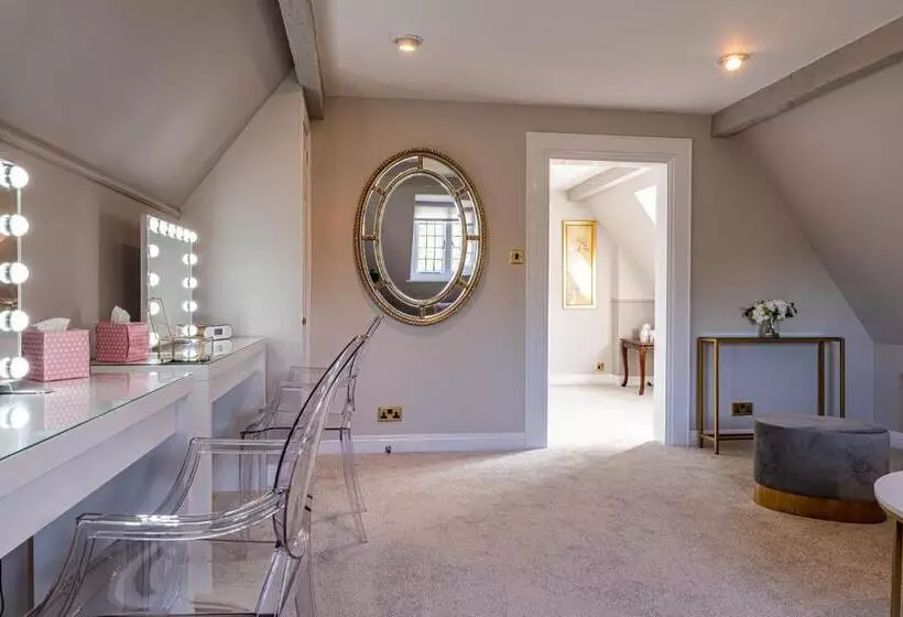 هتل Holbrook Manor & Spa