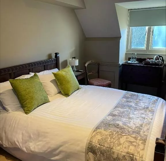 هتل Holbrook Manor & Spa