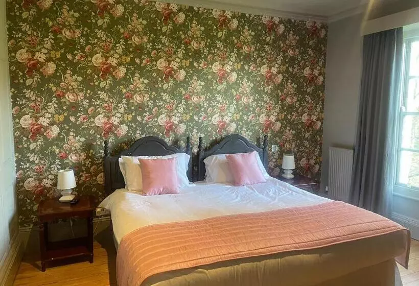 هتل Holbrook Manor & Spa