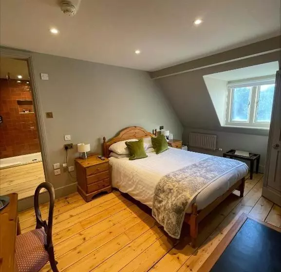 هتل Holbrook Manor & Spa