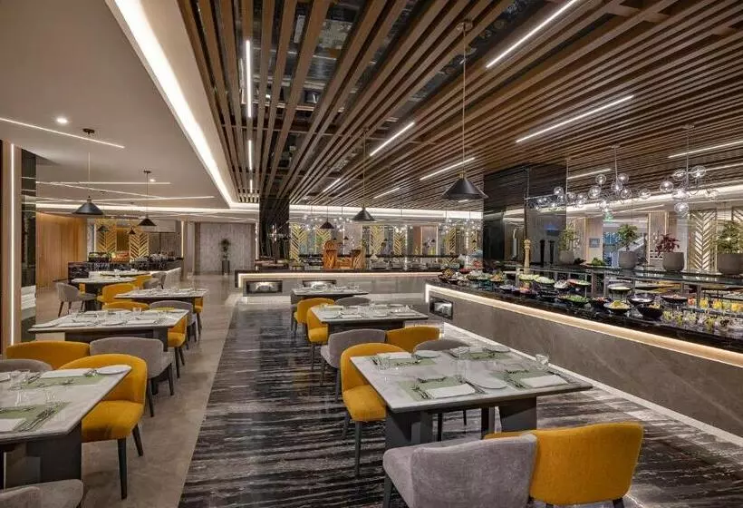 ホテル Holiday Inn & Suites Al Khobar, An Ihg