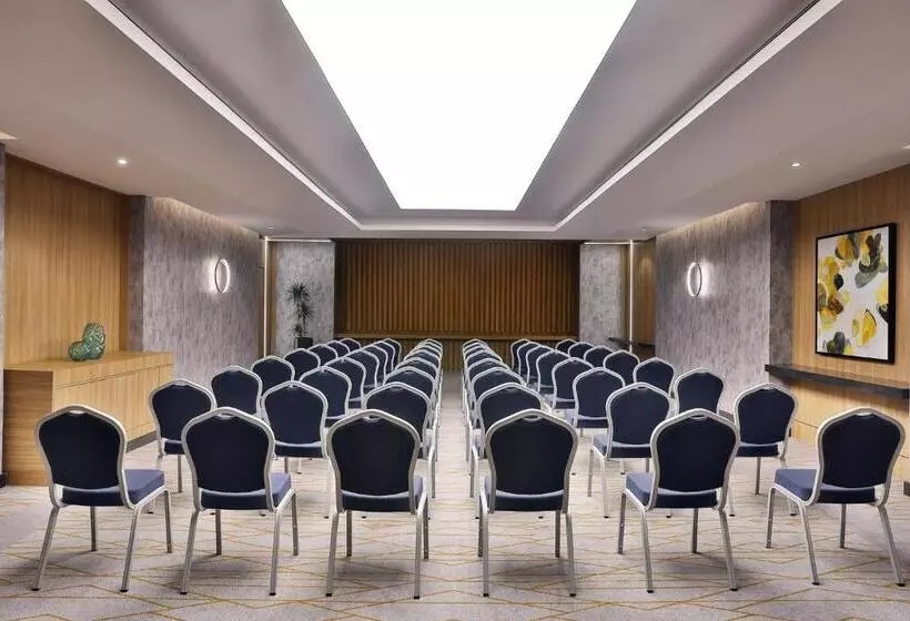ホテル Holiday Inn & Suites Al Khobar, An Ihg