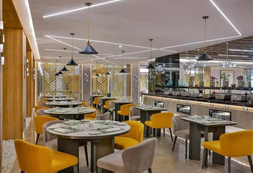 ホテル Holiday Inn & Suites Al Khobar, An Ihg