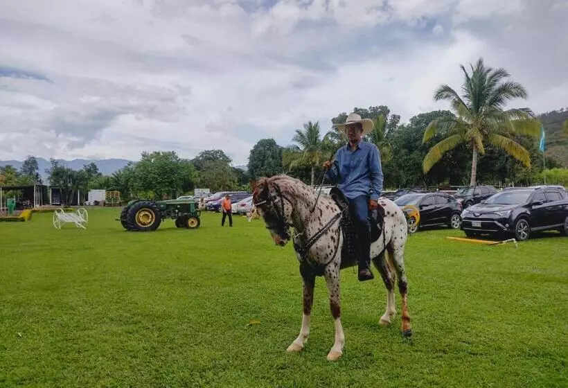 هتل Rancho Sofia