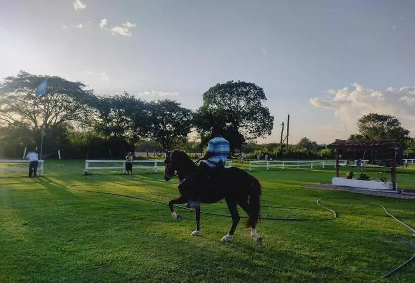 هتل Rancho Sofia