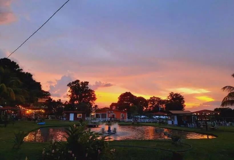 هتل Rancho Sofia