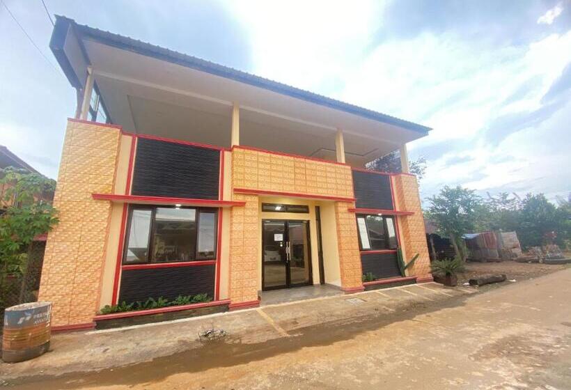 Отель Villa Matano Sorowako 2 Redpartner