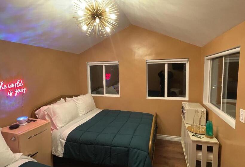 پانسیون Glamping Hollywood Hills   Luxury Tiny House