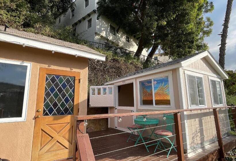 پانسیون Glamping Hollywood Hills   Luxury Tiny House