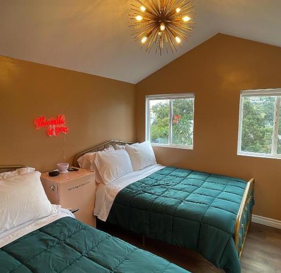 پانسیون Glamping Hollywood Hills   Luxury Tiny House