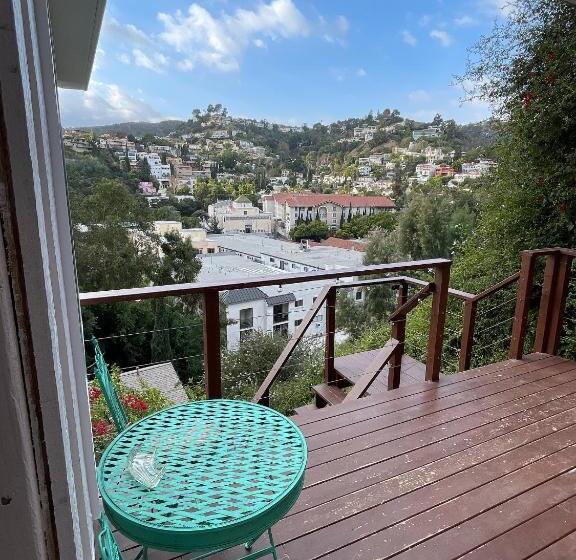 پانسیون Glamping Hollywood Hills   Luxury Tiny House